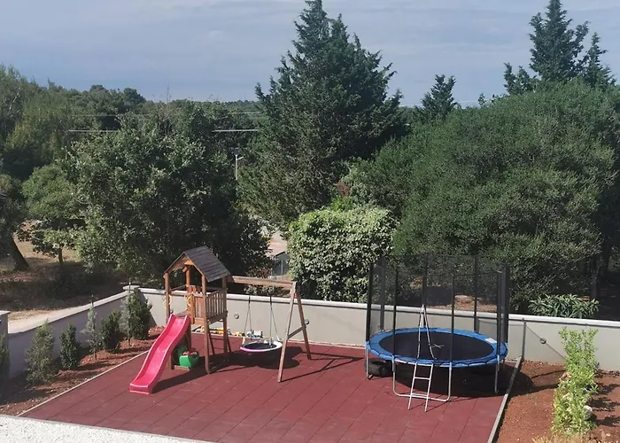 דירה Casa Matea - 90 M From The Sea, New Private Swimming Pool פולה