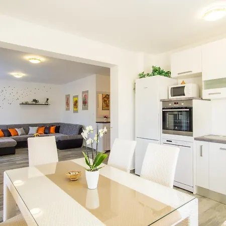 شقة Casa Matea - 90 M From The Sea, New Private Swimming Pool بولا