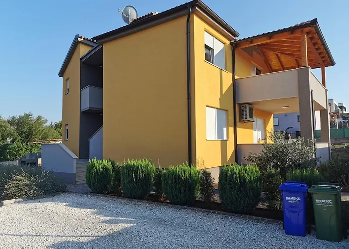 Lägenhet Casa Matea - 90 M From The Sea, New Private Swimming Pool Pula