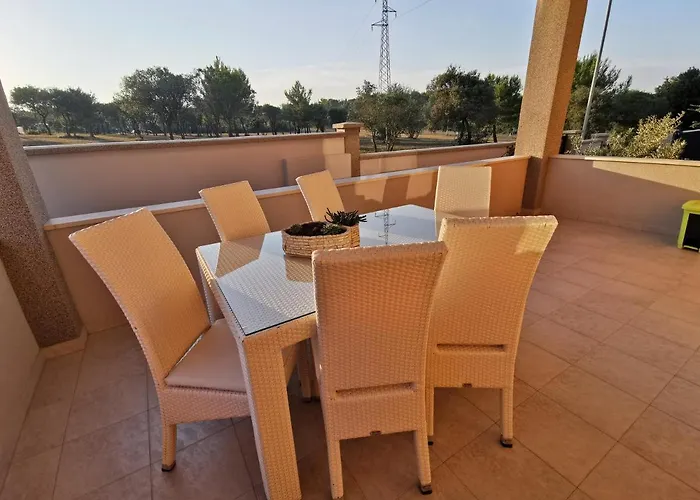 Casa Matea - 90 M From The Sea, New Private Swimming Pool Apartment Pula